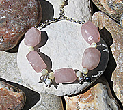 Bracelet with rosequartz, mother of pearl and freshwater pearls