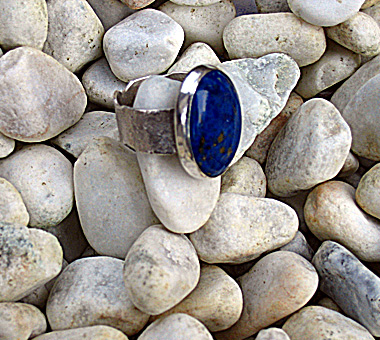 Sterling silver ring with blue lapis lazuli
