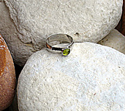 Sterling silver ring with peridot